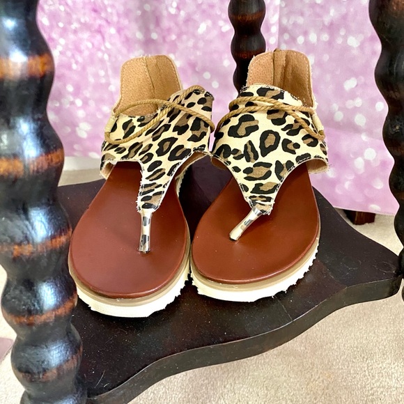 Animal print sandal, zip heel, rope detail - Picture 9 of 14